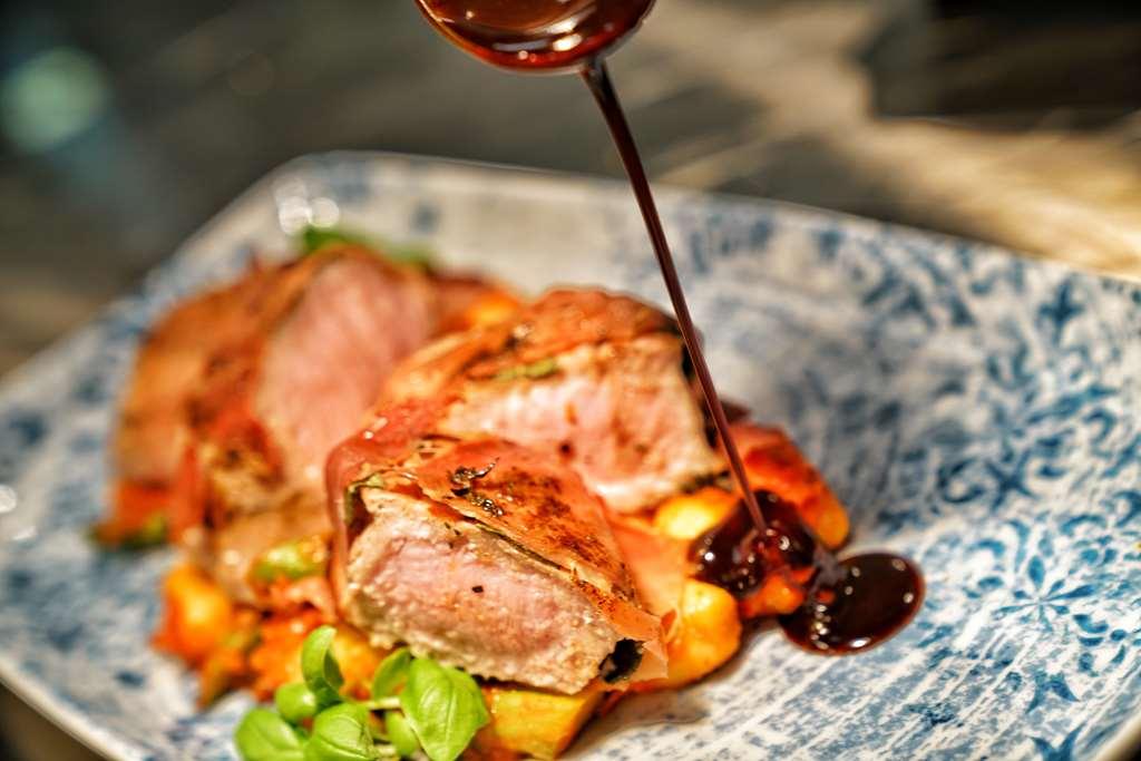 Vila Vita Rosenpark Marburg Exterior photo A meat dish being drizzled with a sauce